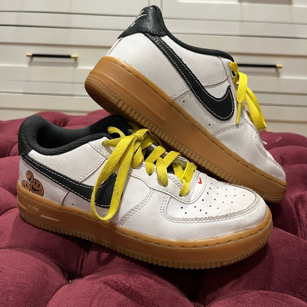 Air Force 1 2021 LV8 “Go the extra smile” 😊